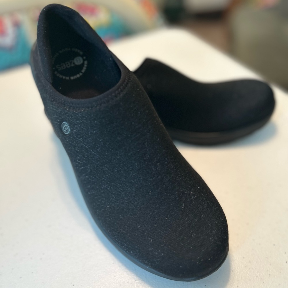 Bzees slip on shoes